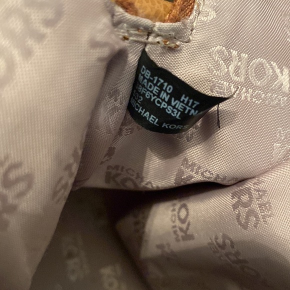 Authenticated Michael Kors Cindy Dome Satchel - Picture 7 of 15